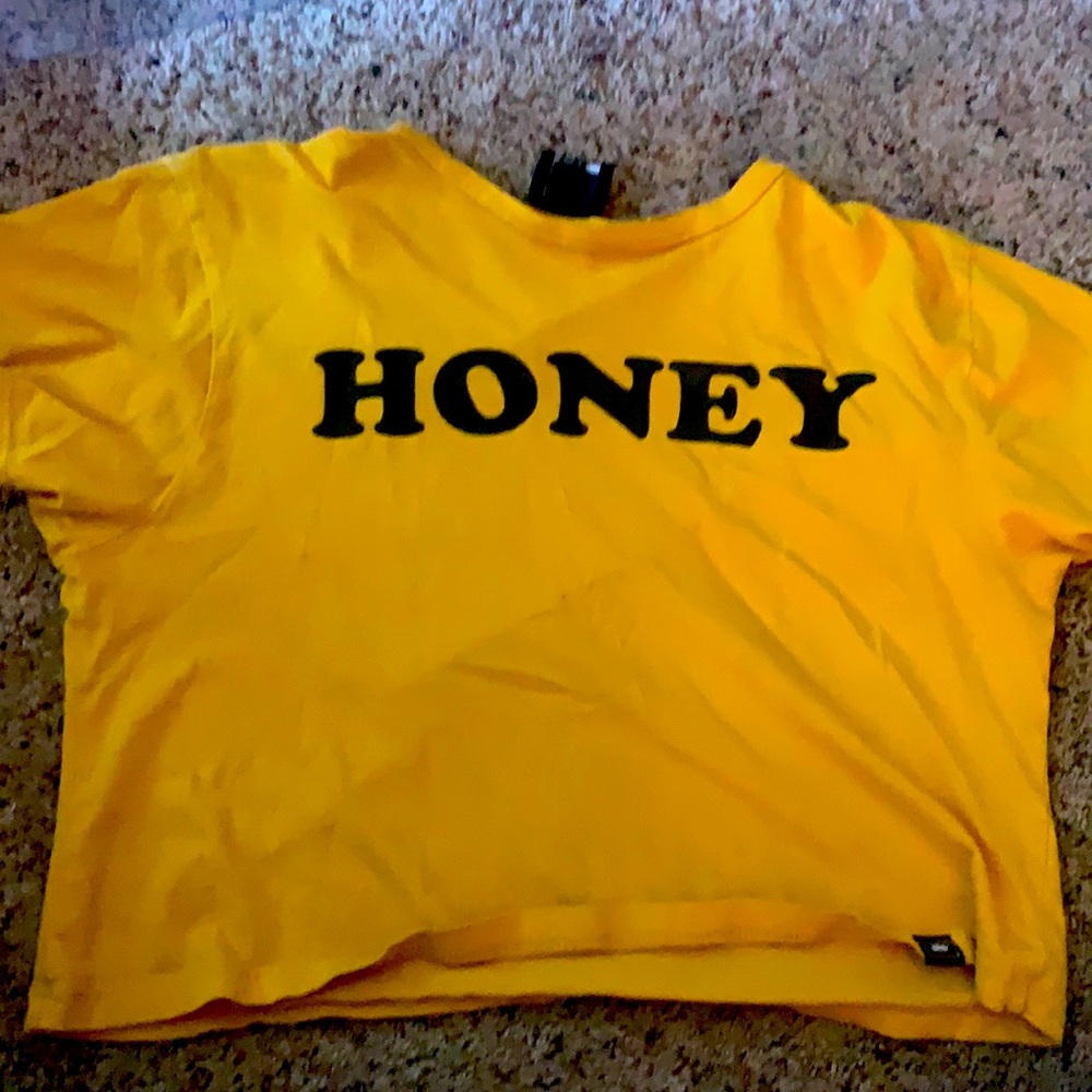 cute “honey” crop tee